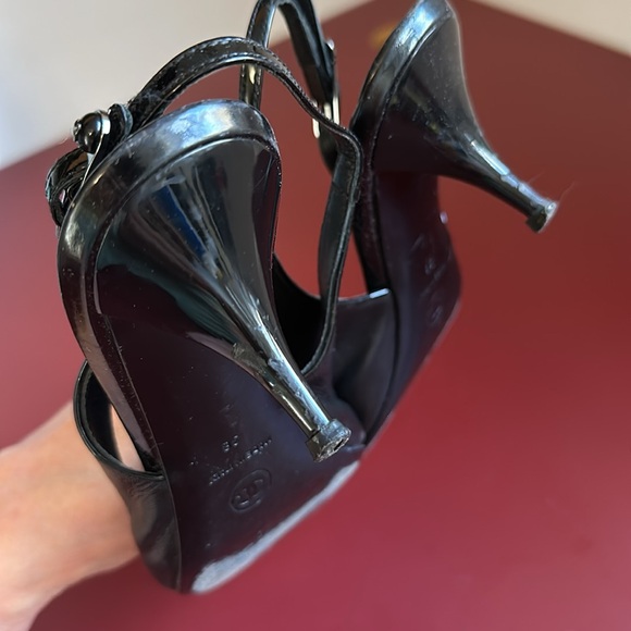 Gorgeous Chanel Black Slingback Heels. Size 38. Signature Logo. - Picture 4 of 9